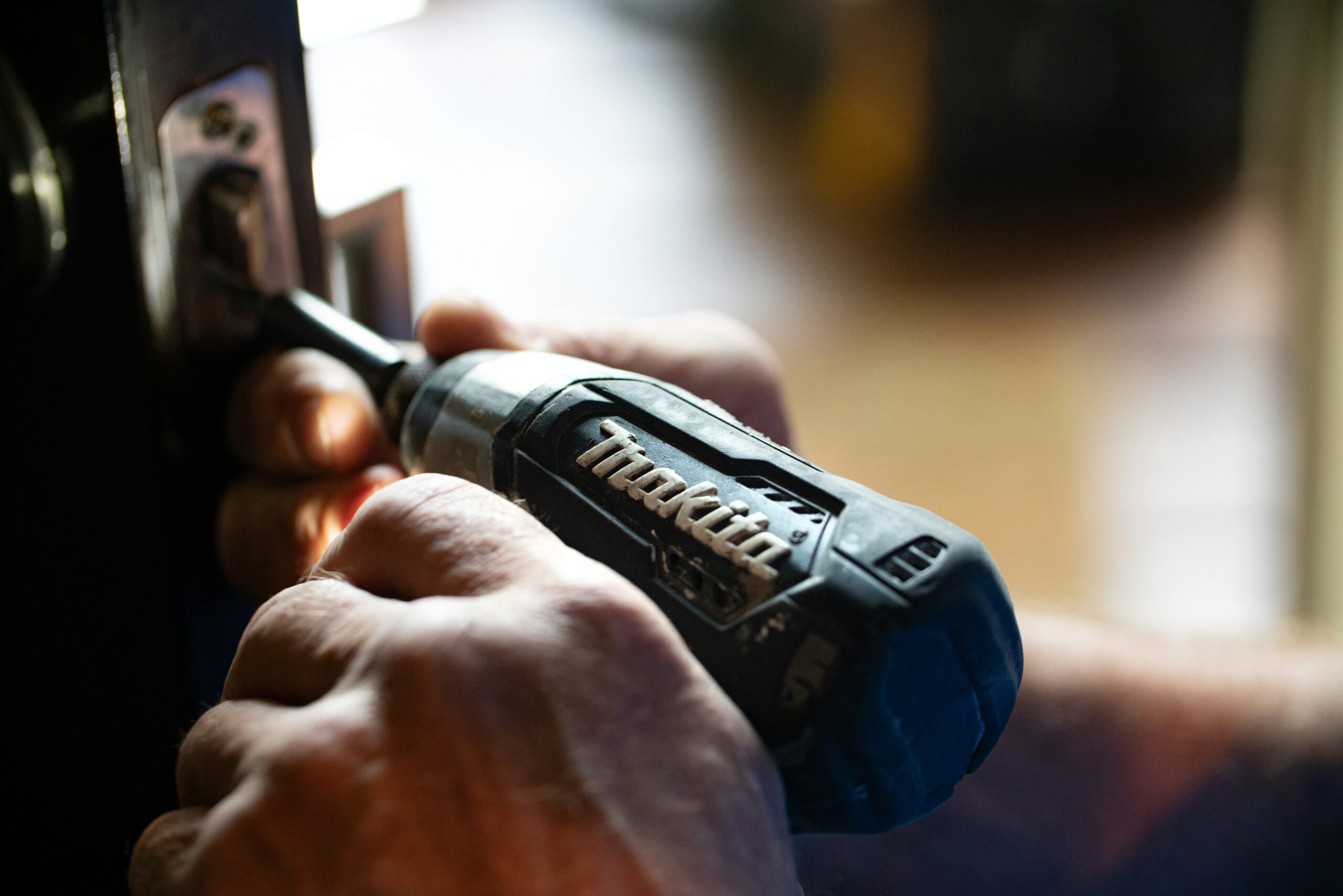 man screwdriver impact driver makita home improvement contractor HD Blue Wallpapers handyman screw repair worker drill home finger hand human People Images & Pictures HD Wallpapers